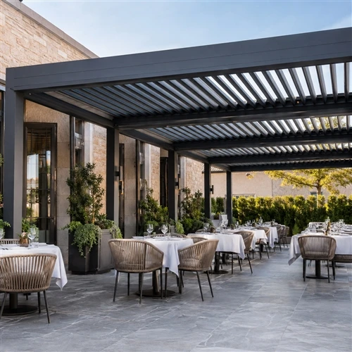Pergola żaluzjowa a dach rozsuwany: co jest lepsze dla Twojej przestrzeni zew...